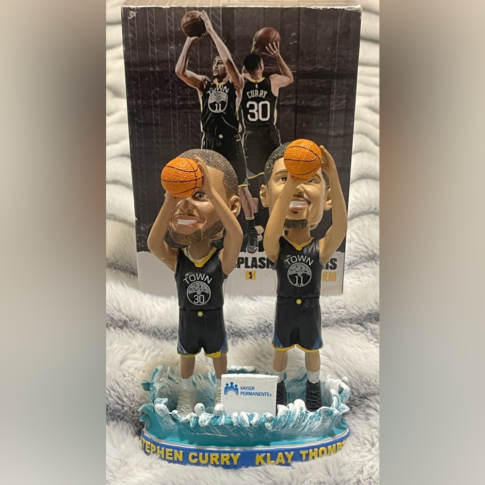 Ultra Rare Brand New Warriors Splash Brothers Curry Klay Bobblehead SGA